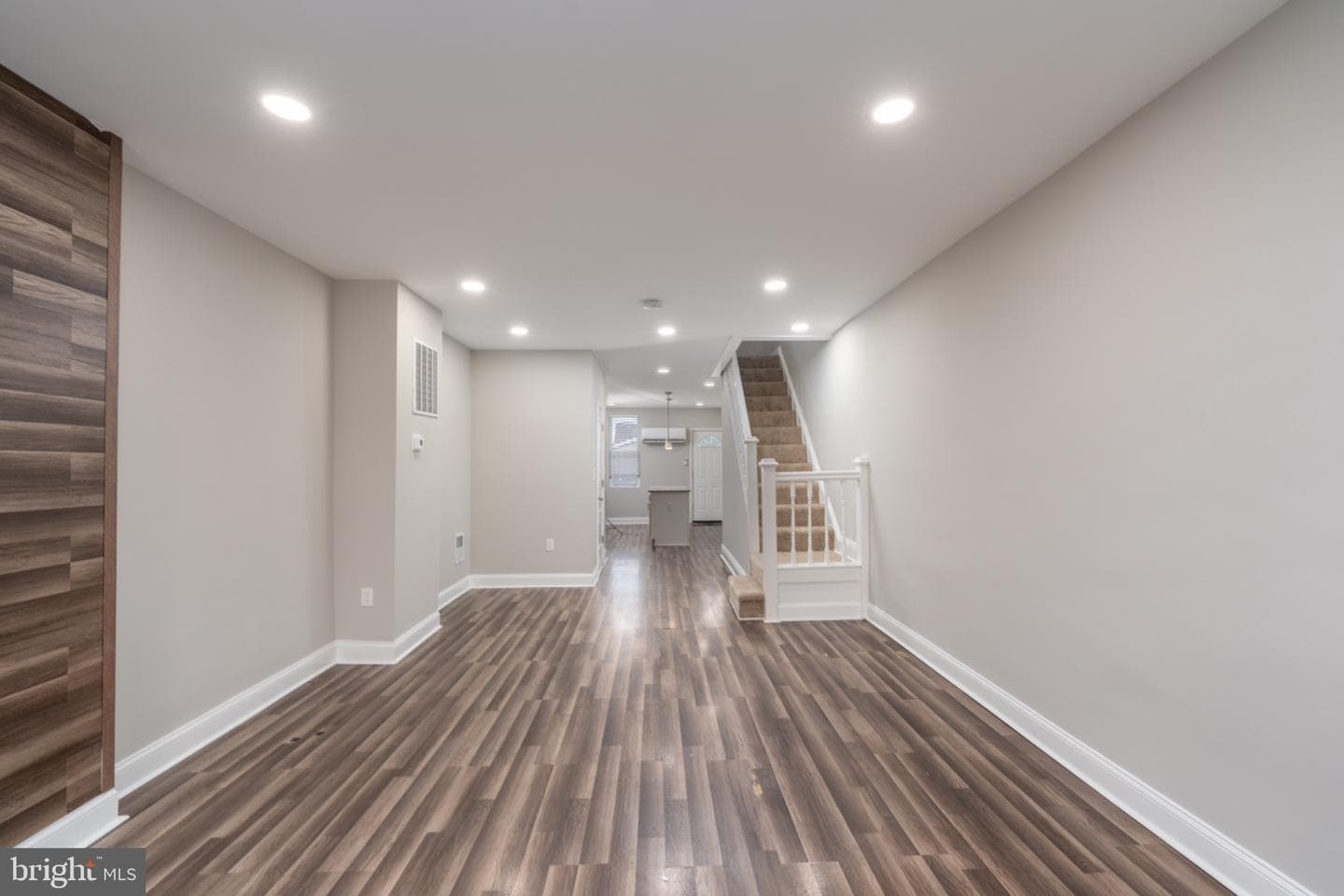 1521 Carswell Street photo 4