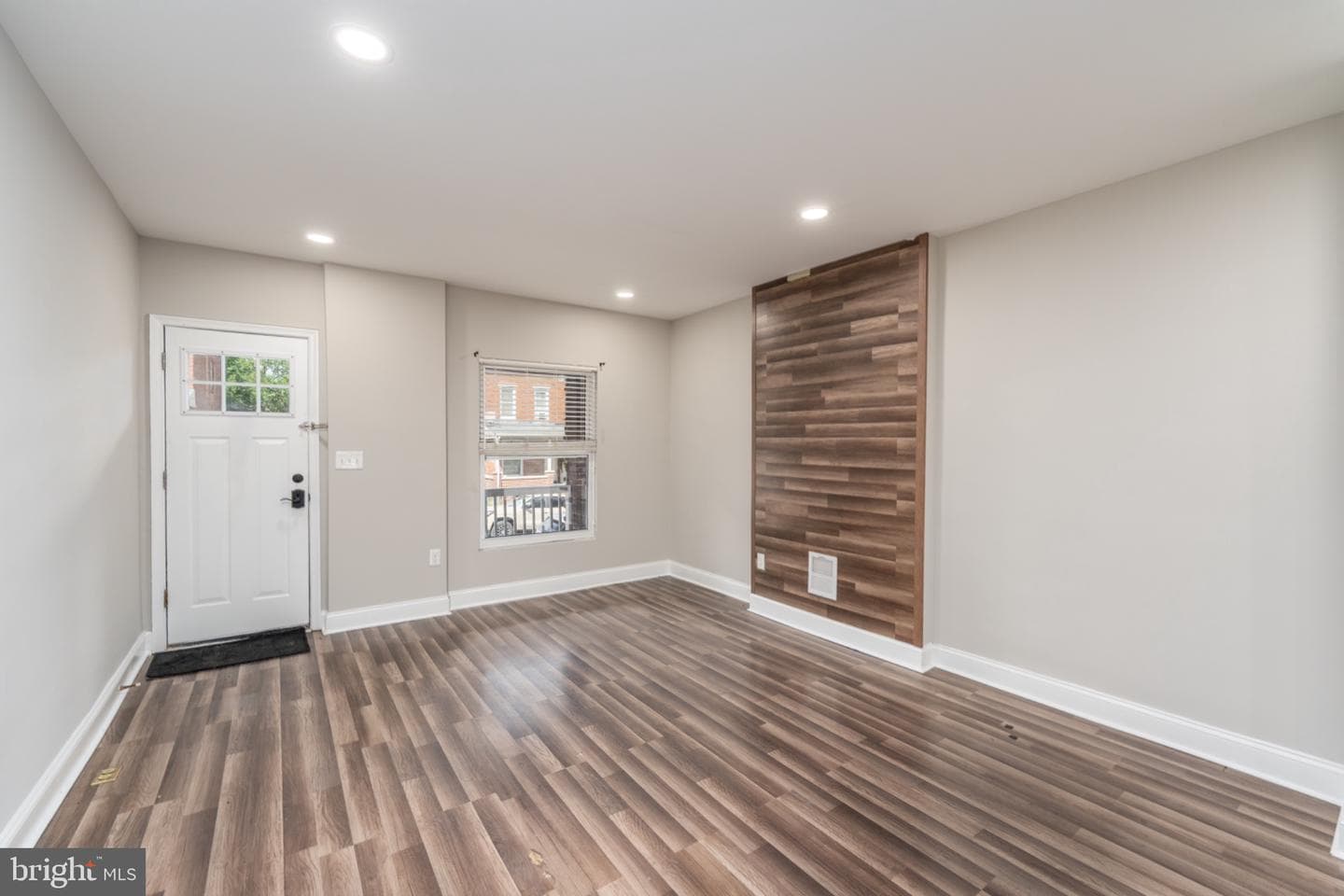1521 Carswell Street photo 5