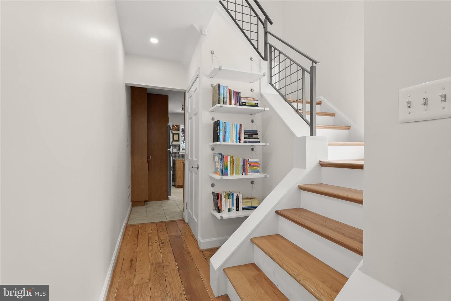 112 W Lee Street photo 14