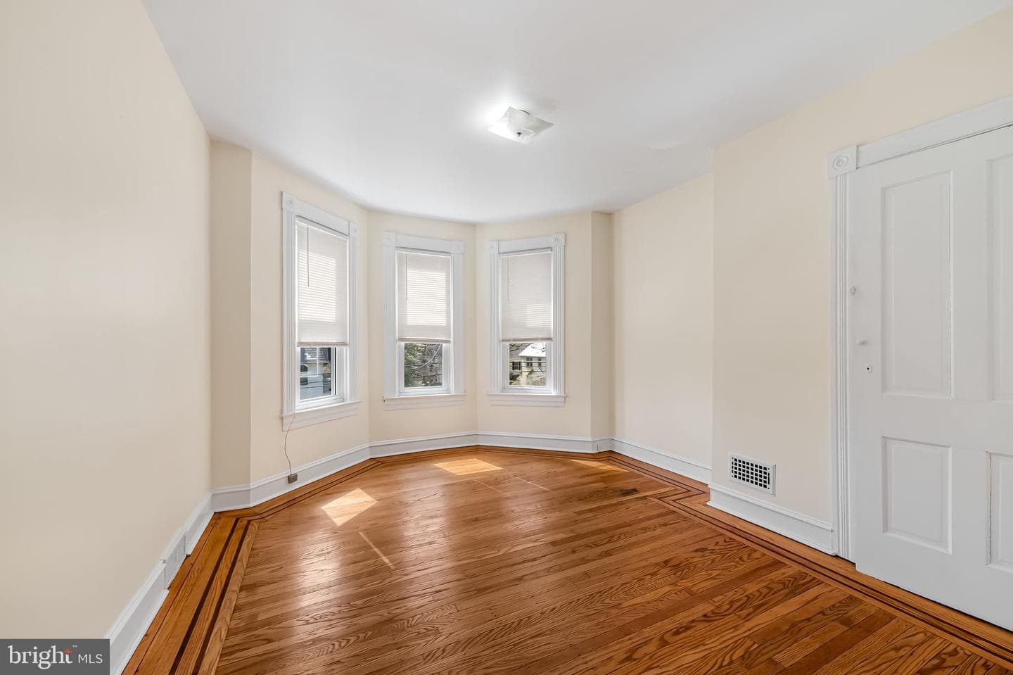 304 W Cold Spring Lane photo 18