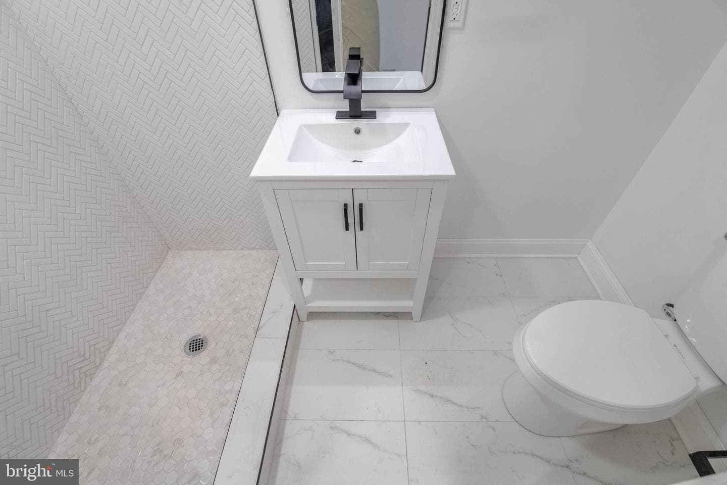 1300 W 37th Street photo 38