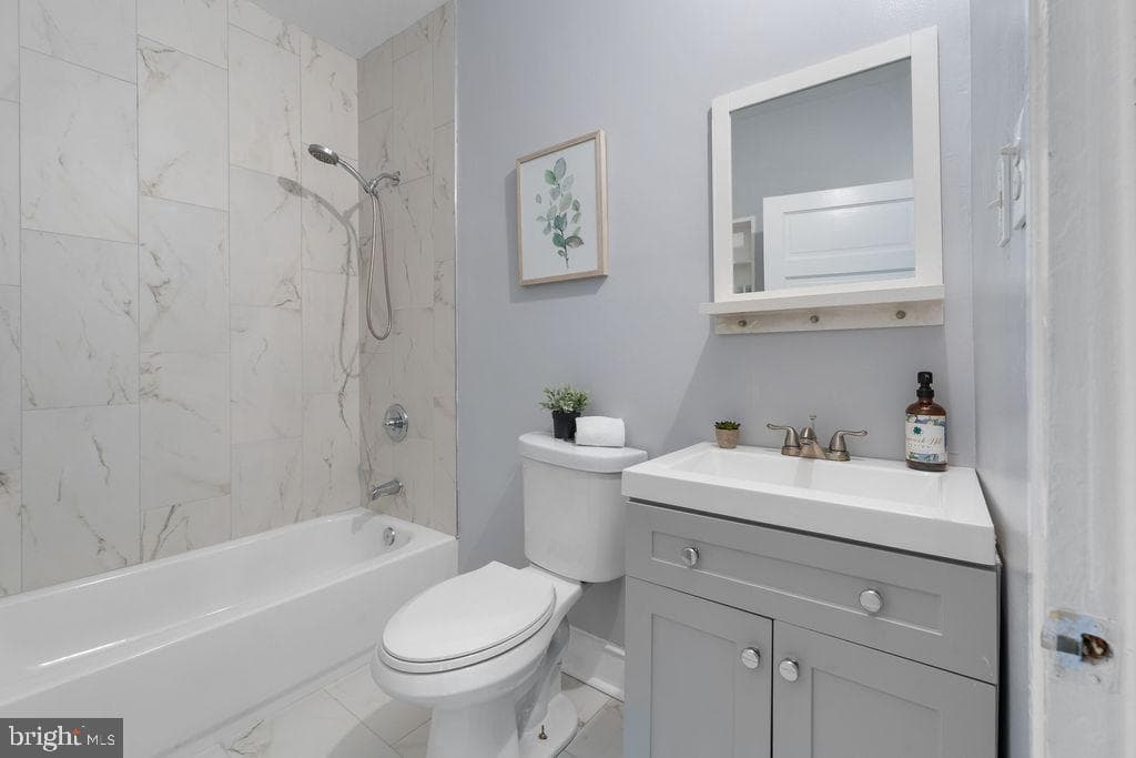 417 Rosecroft Terrace photo 10