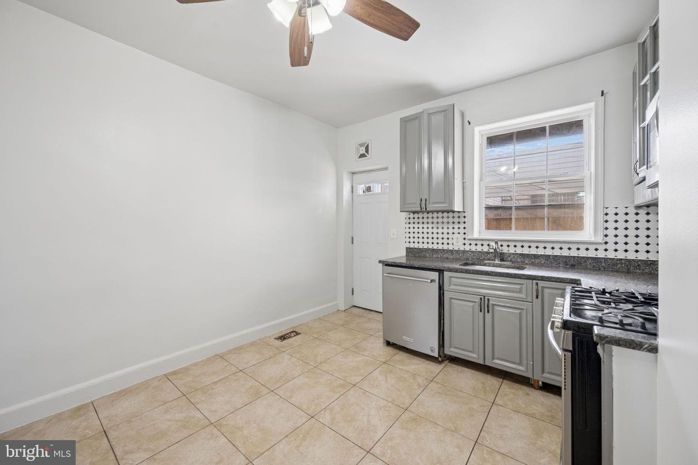 3512 Mount Pleasant Avenue photo 11