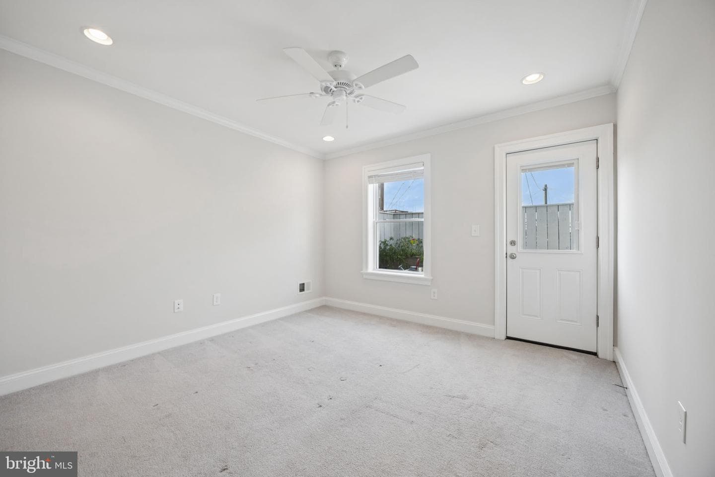 3134 Foster Avenue photo 33