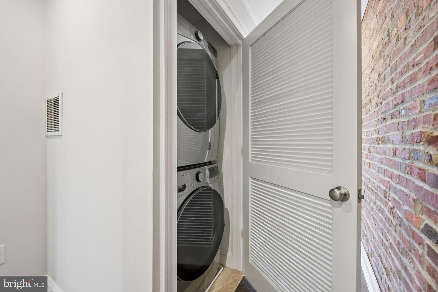 3134 Foster Avenue photo 41