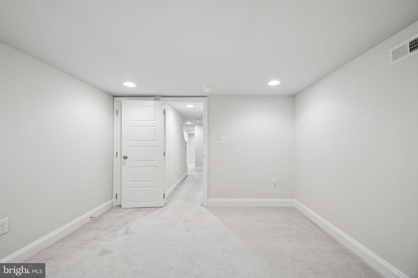 3134 Foster Avenue photo 46