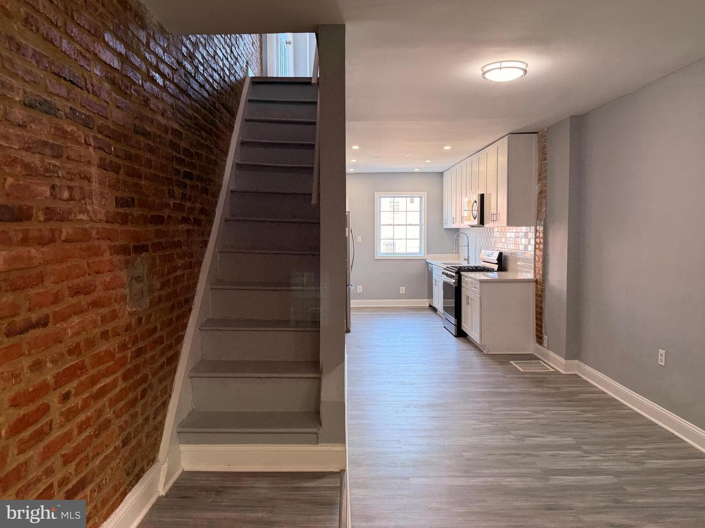 427 N Montford Avenue photo 3