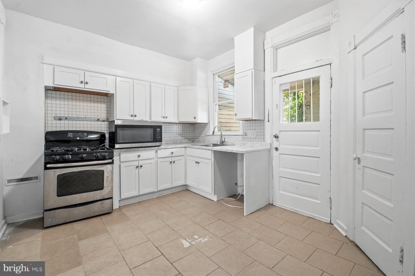 130 Collins Avenue S photo 12