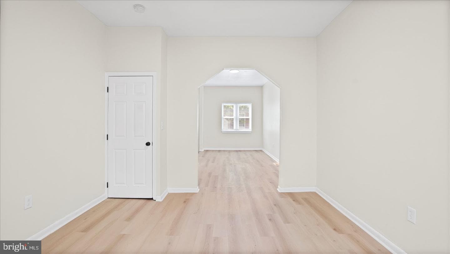 537 N Milton Avenue photo 12