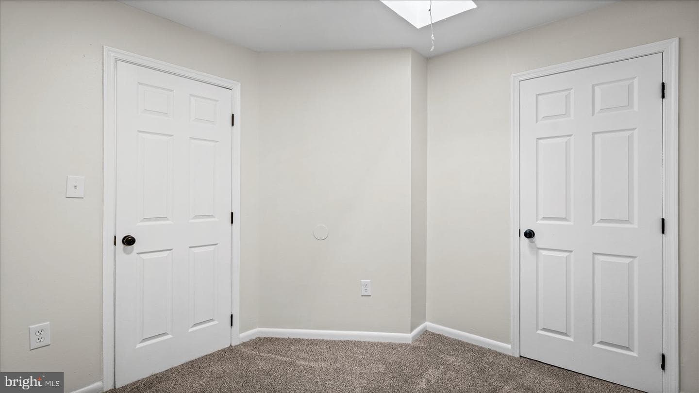 537 N Milton Avenue photo 23