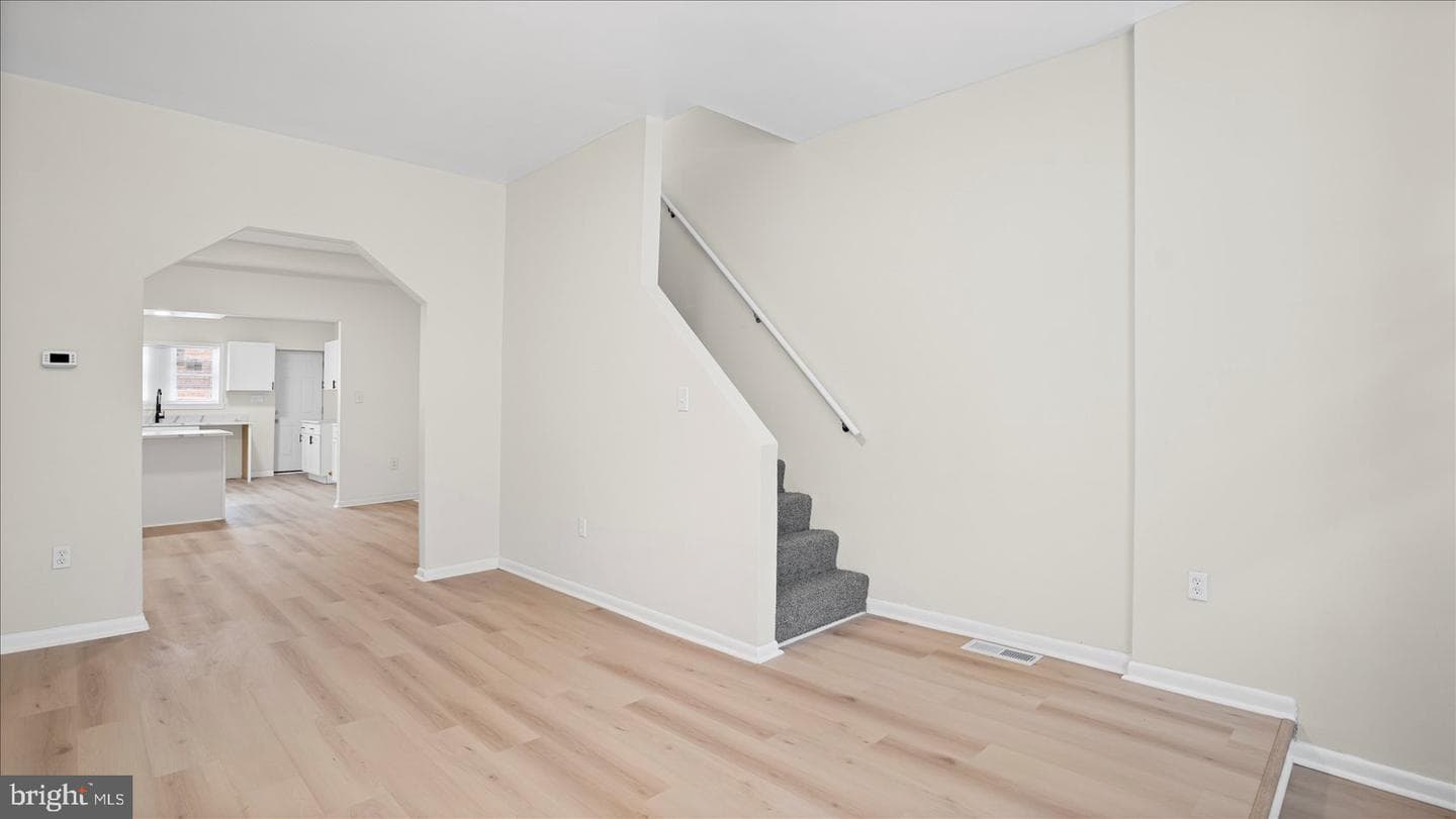 537 N Milton Avenue photo 7