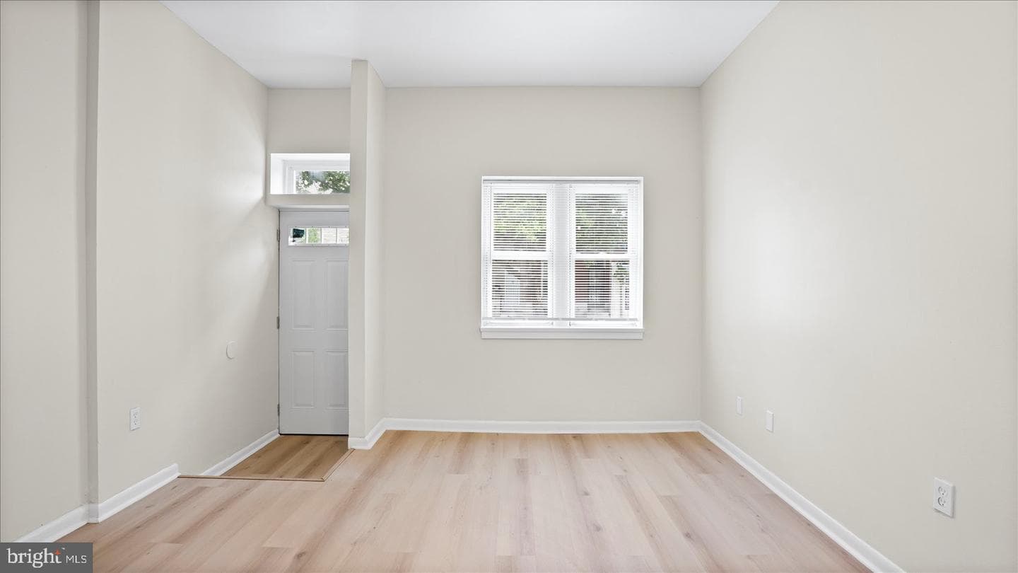537 N Milton Avenue photo 8