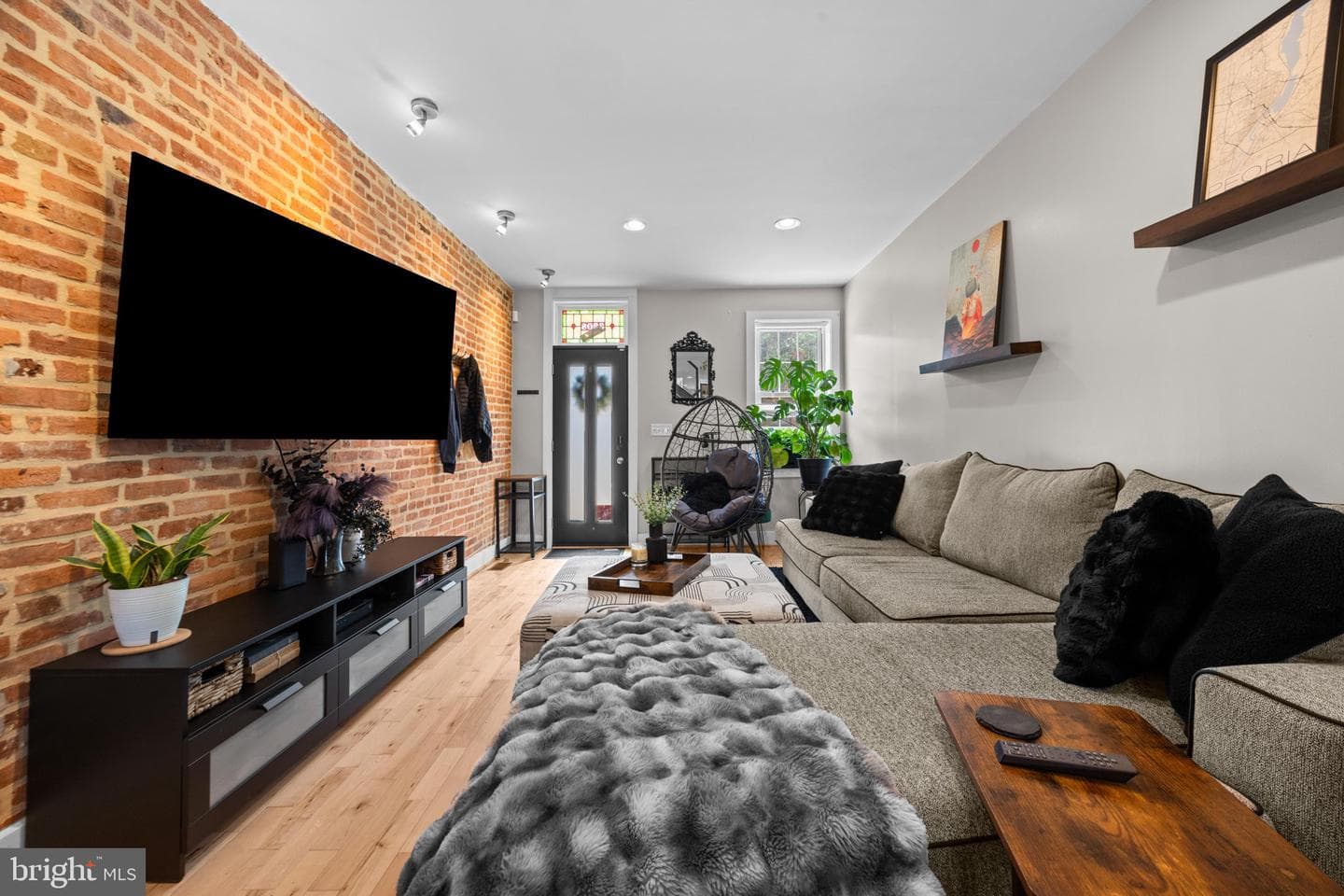3208 Elliott Street photo 6