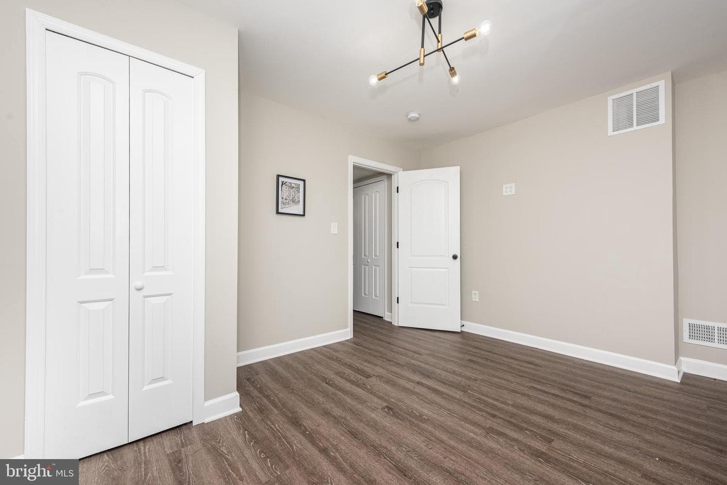 109 S Calhoun Street photo 21