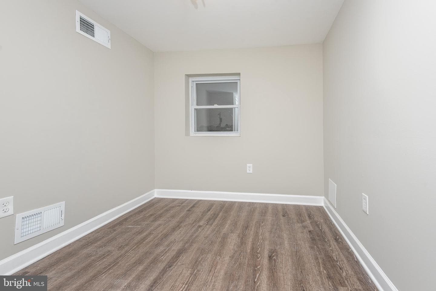 109 S Calhoun Street photo 24