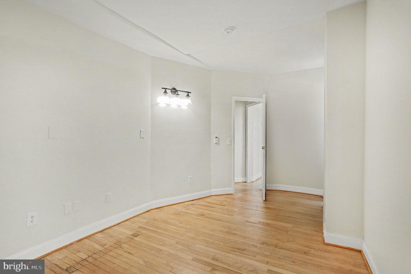 200 N Ellwood Avenue photo 14