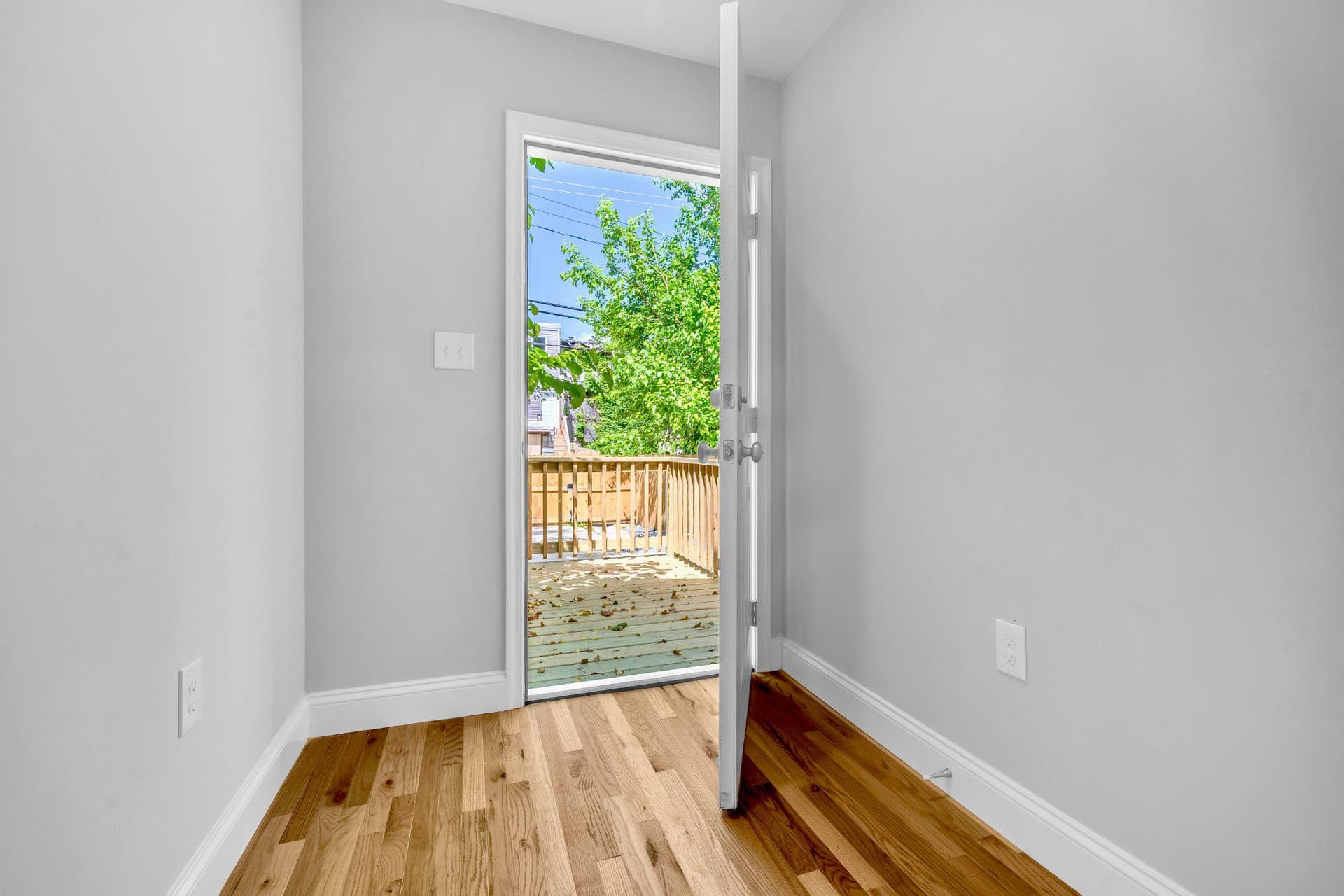 1602 Carswell Street photo 10