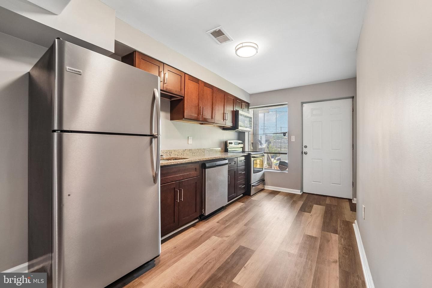 1629 E Oliver Street photo 12