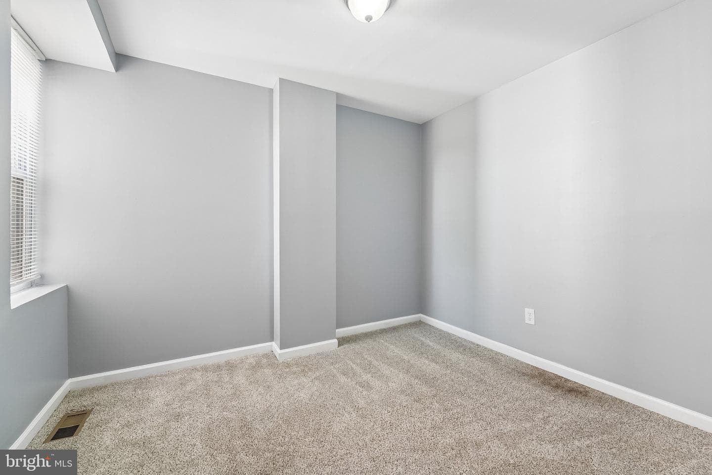 1629 E Oliver Street photo 20