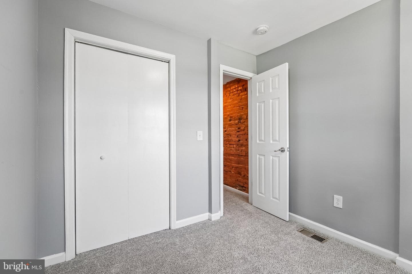 1629 E Oliver Street photo 24