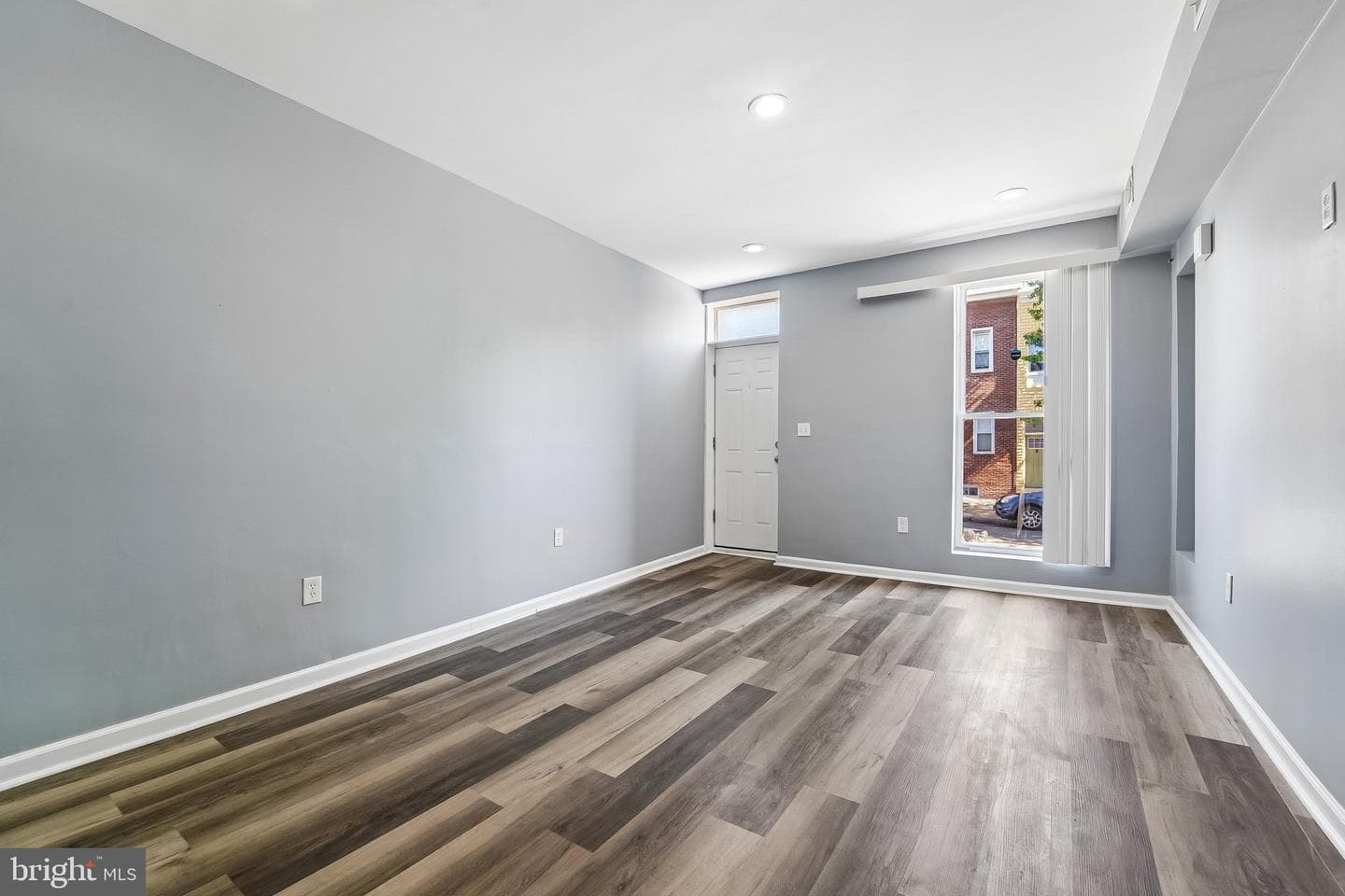 1629 E Oliver Street photo 6