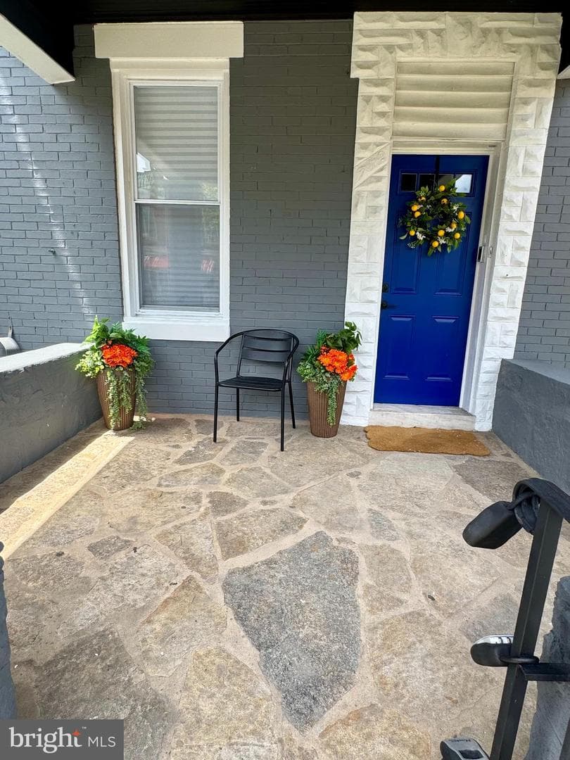 752 N Grantley Street photo 3