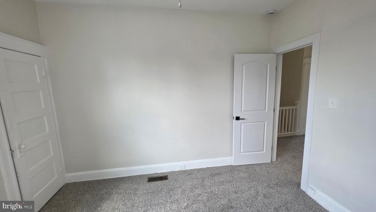 752 N Grantley Street photo 32