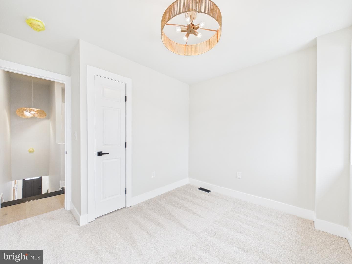 1744 Llewelyn Avenue photo 32