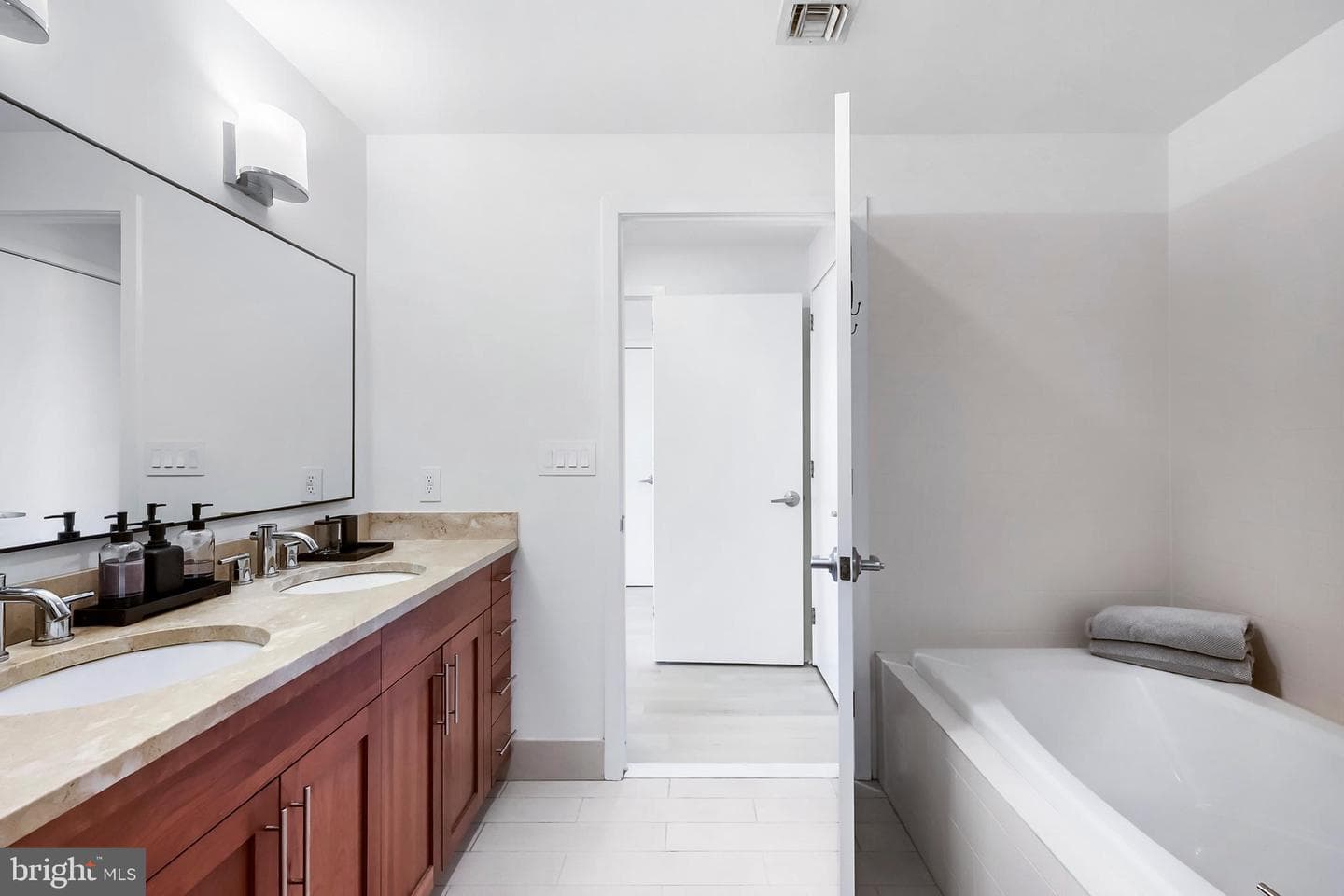1200 Steuart Street #514 photo 27