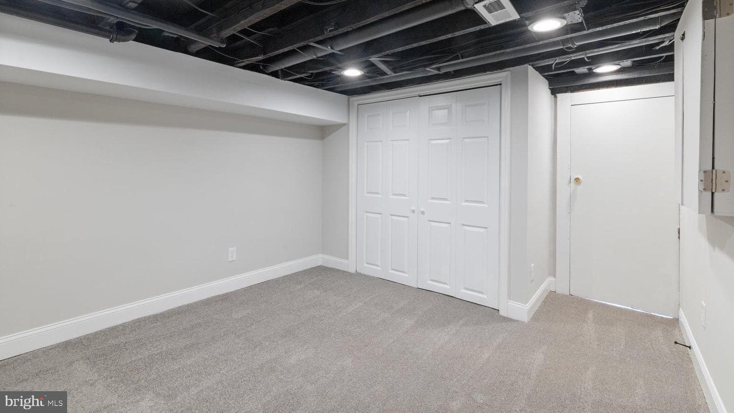653 Bartlett Avenue photo 31