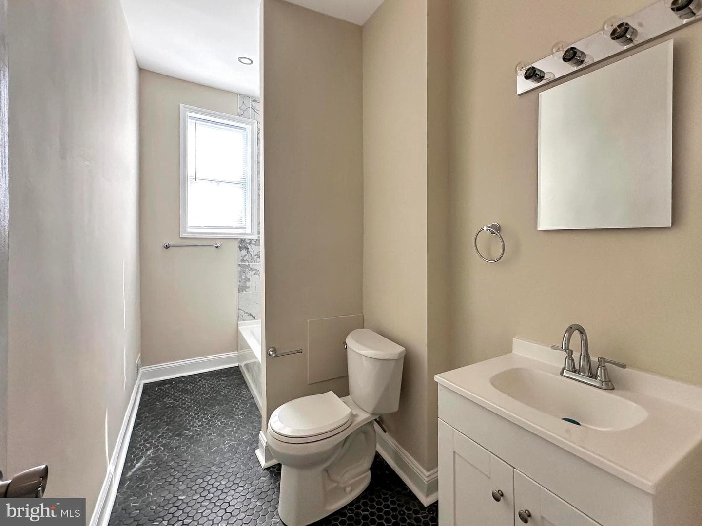 1724 E 25th Street photo 10