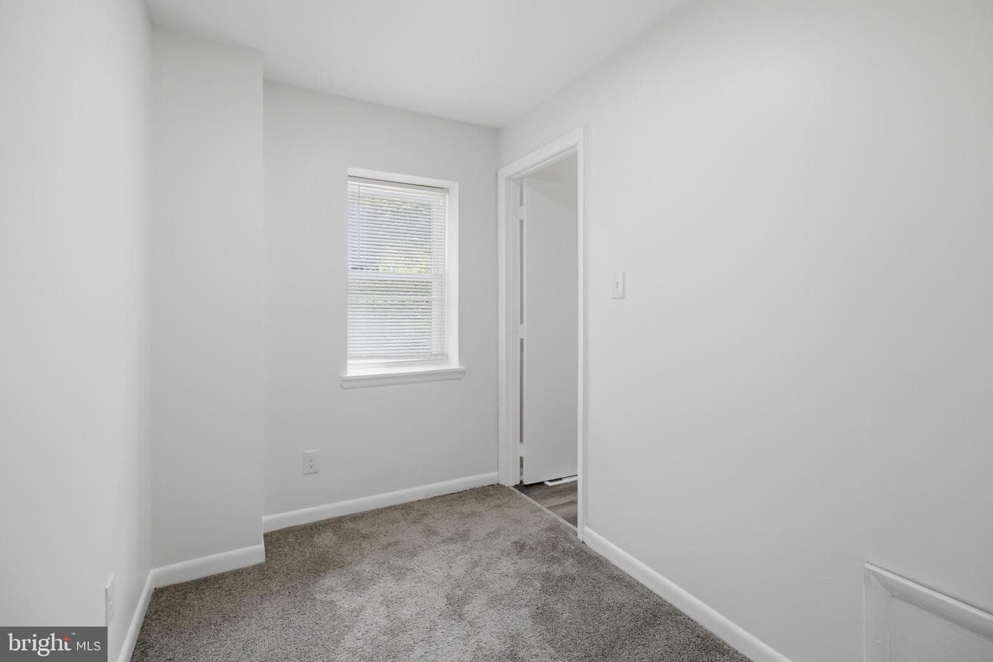 1523 Argyle Avenue photo 14