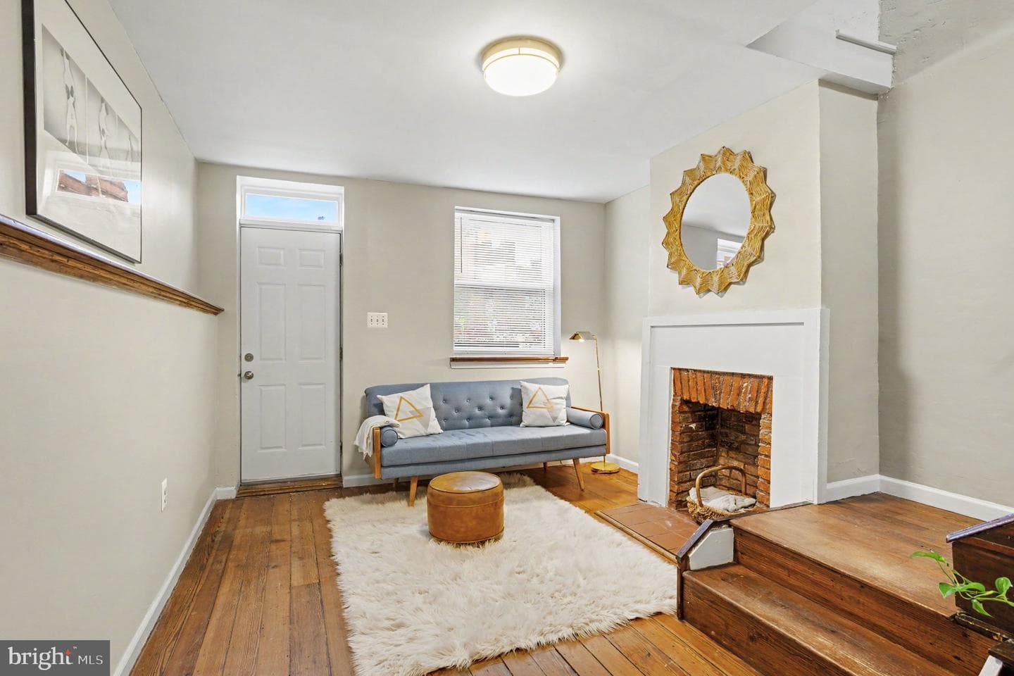 209 S Central Avenue photo 3