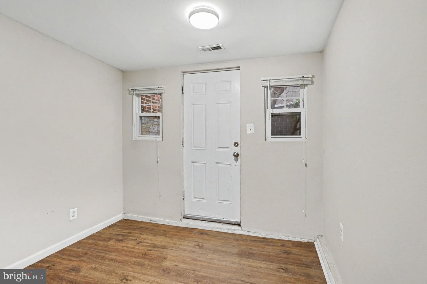 209 S Central Avenue photo 7