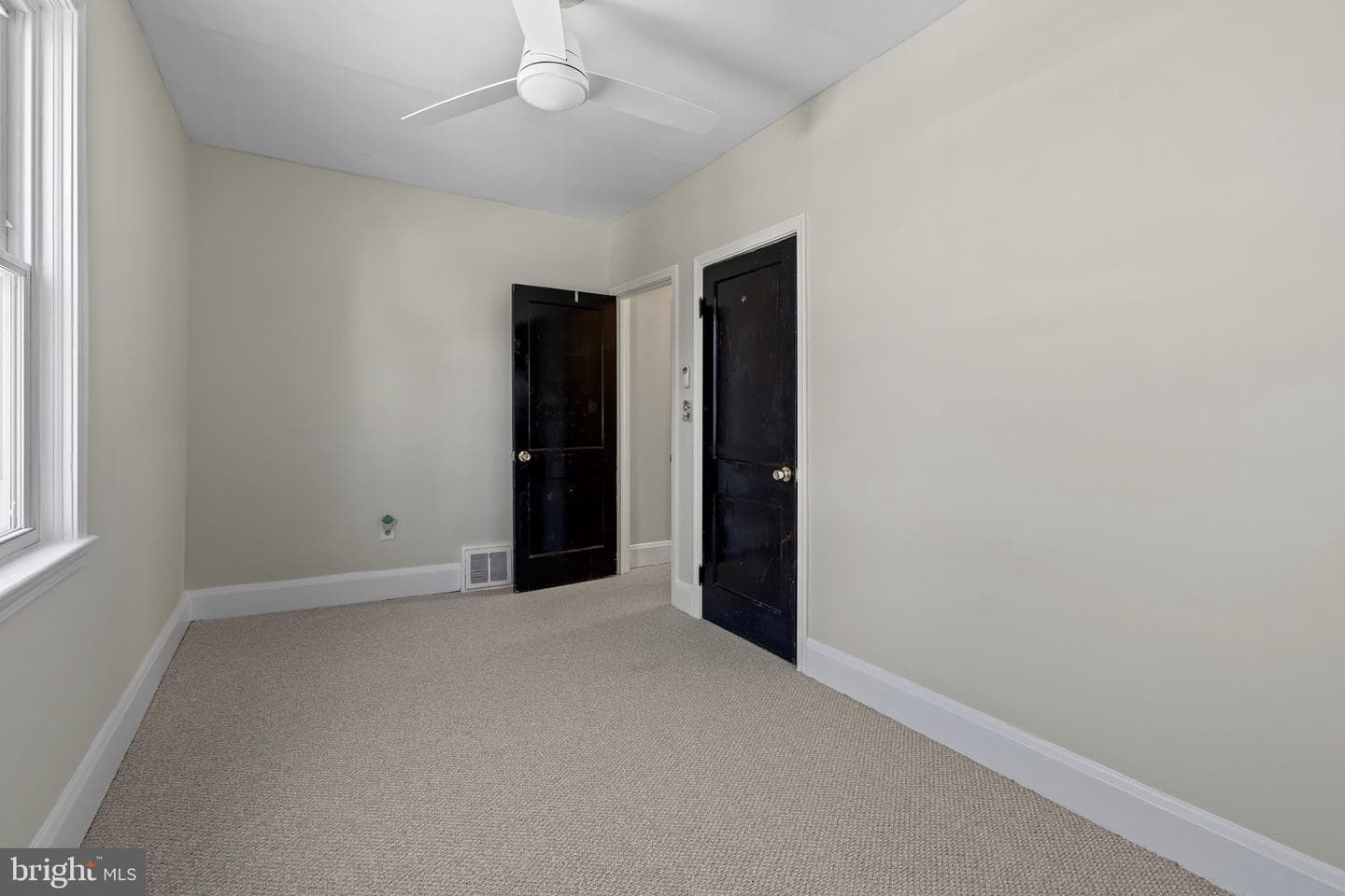 4400 Buchanan Avenue photo 21
