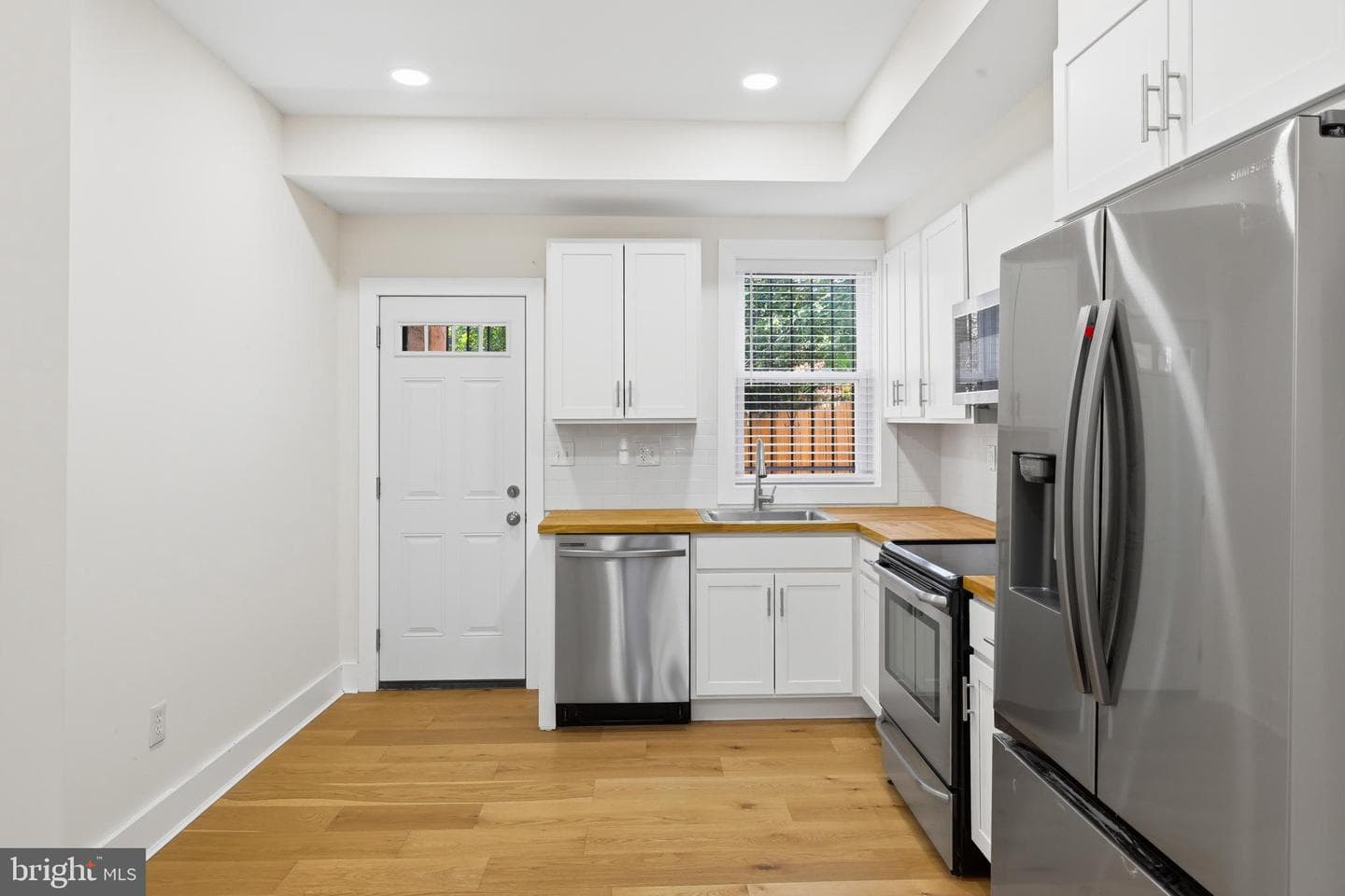 591 Orchard Street photo 11
