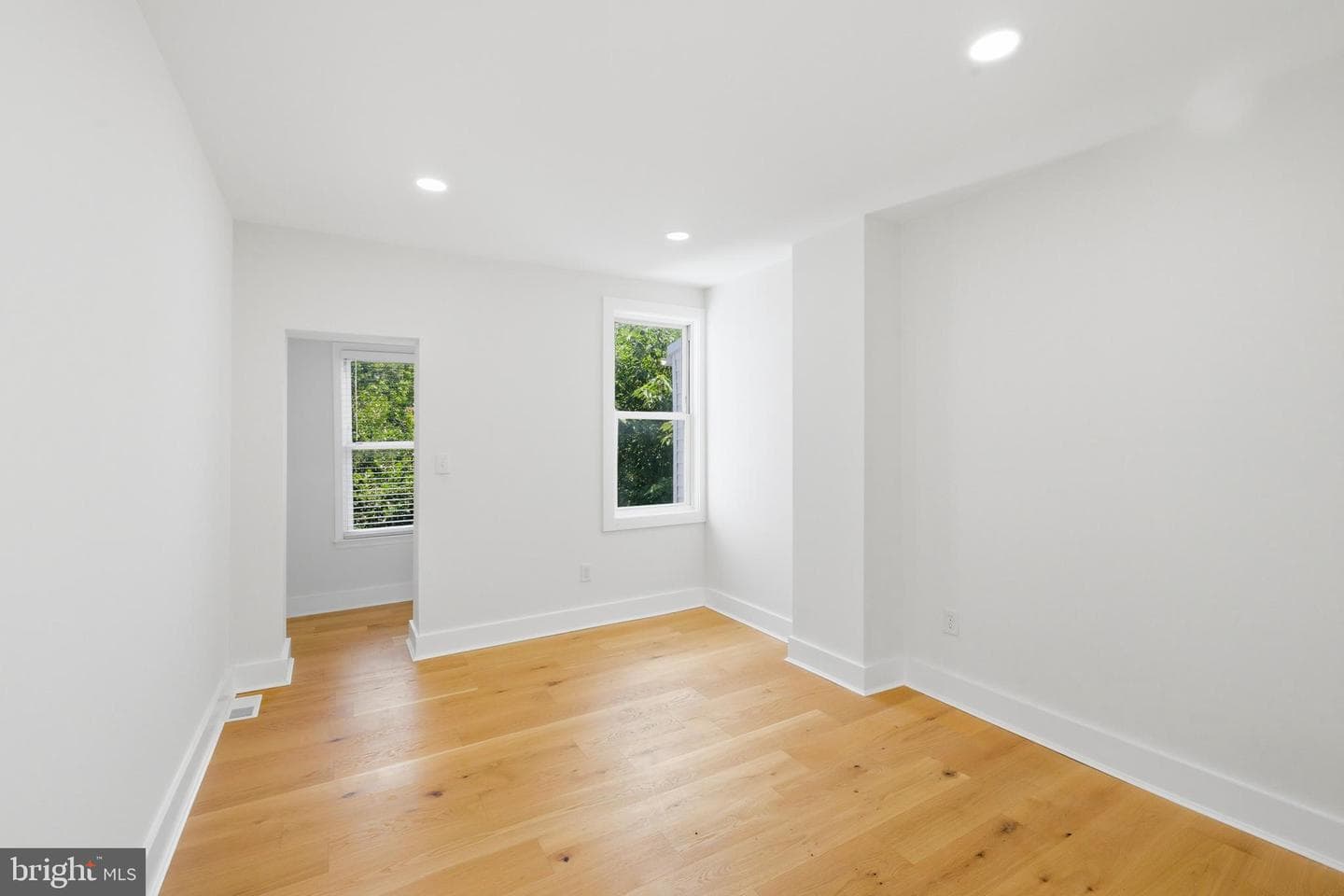 591 Orchard Street photo 16