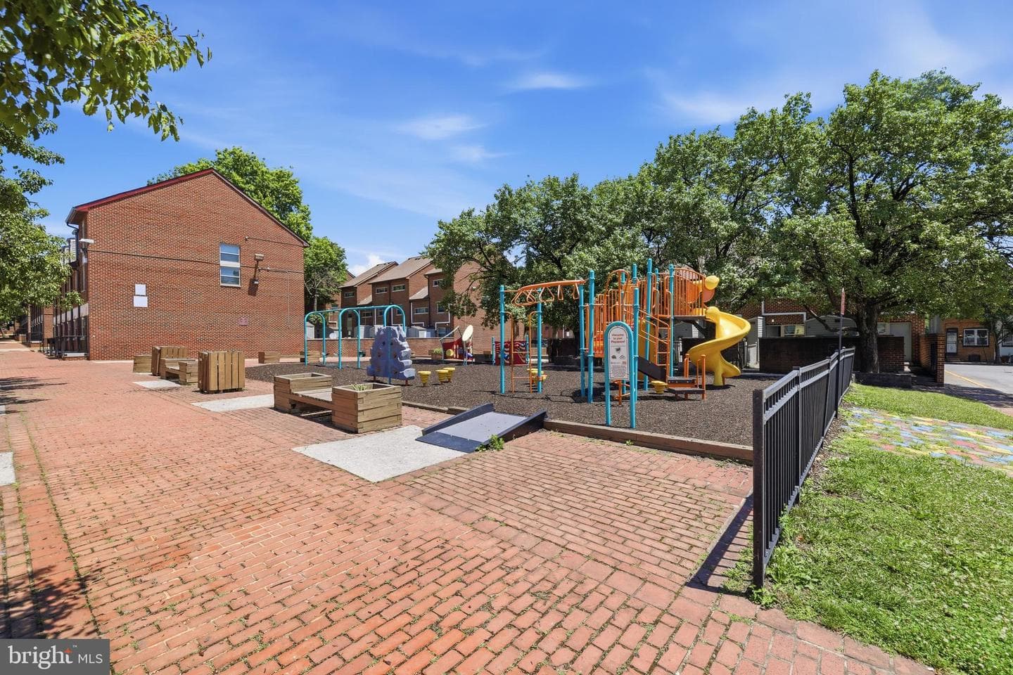 591 Orchard Street photo 28