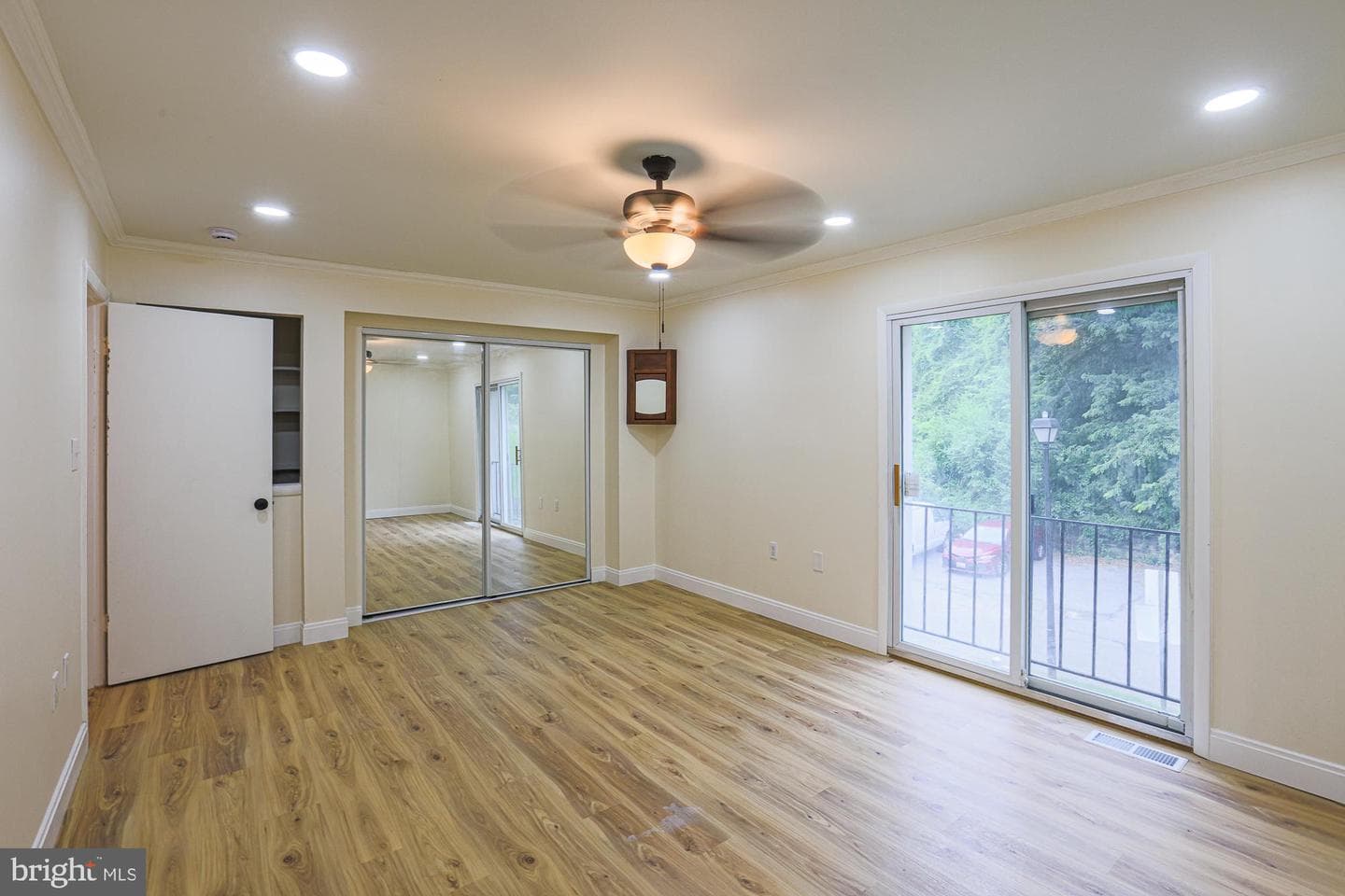 1906 Greenhaven Drive photo 8