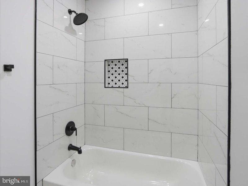758 Melville Avenue photo 27