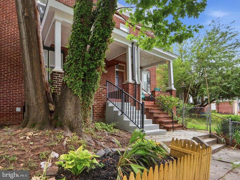 758 Melville Avenue photo 3