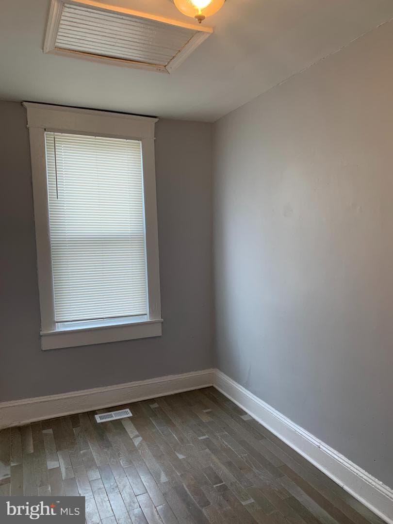 2516 Barclay Street photo 13