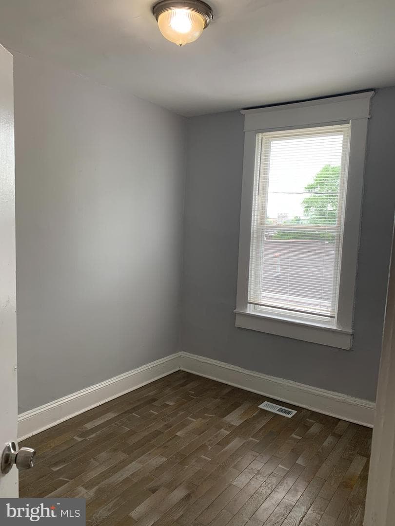 2516 Barclay Street photo 14