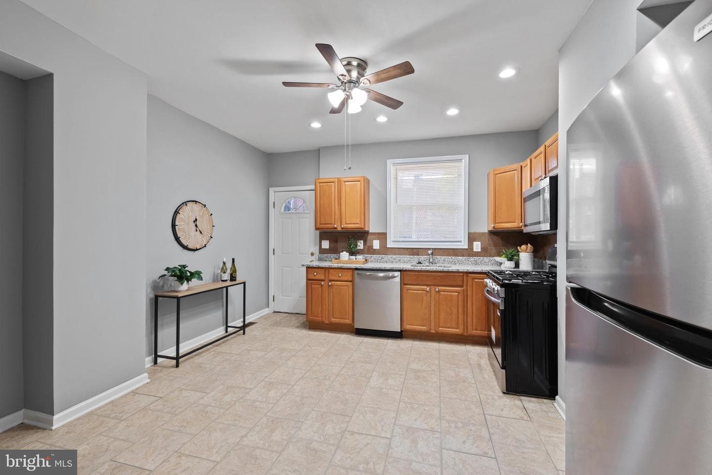 425 Ilchester Avenue photo 10