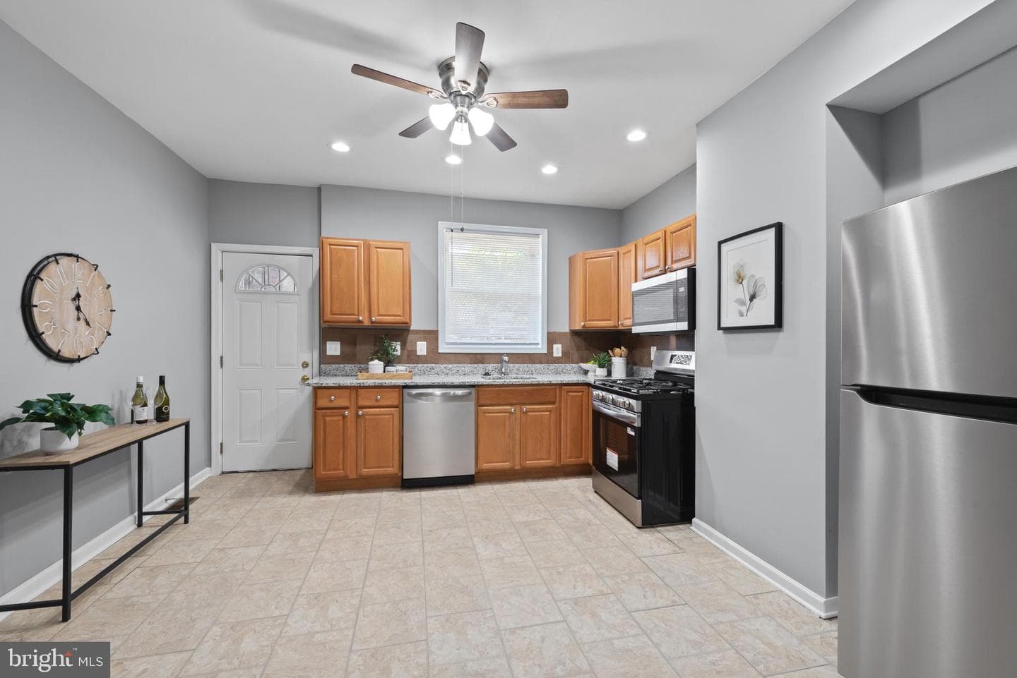 425 Ilchester Avenue photo 11
