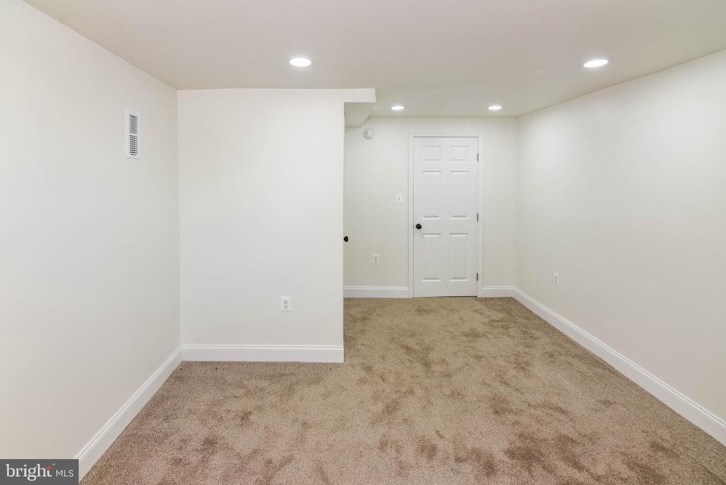744 N Patterson Park Avenue photo 30
