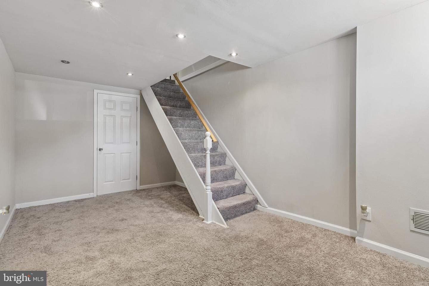 40 E Barney Street photo 13