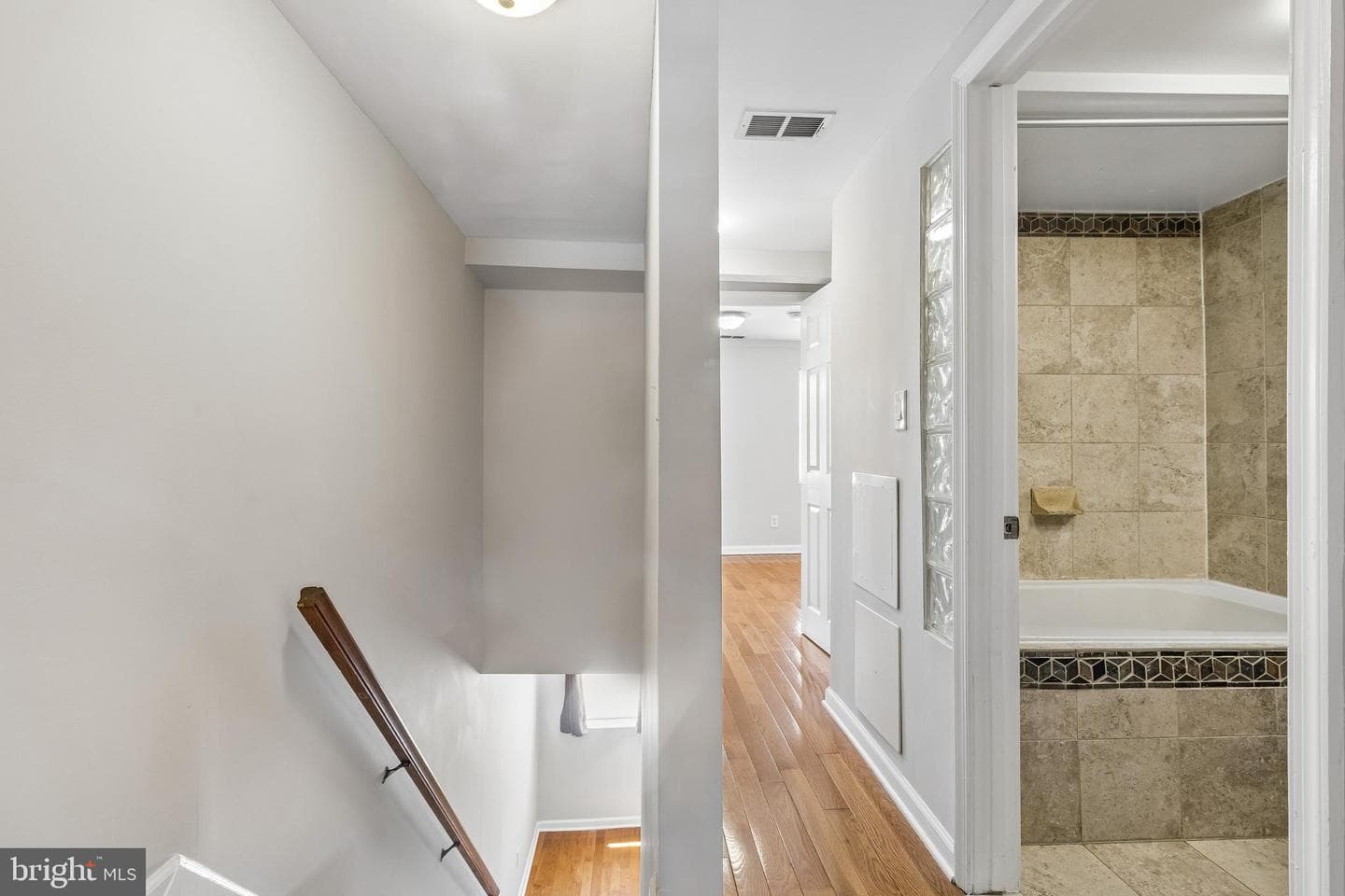 40 E Barney Street photo 16
