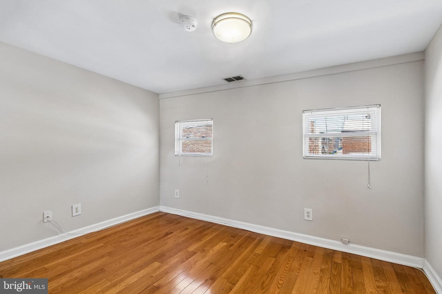 40 E Barney Street photo 17