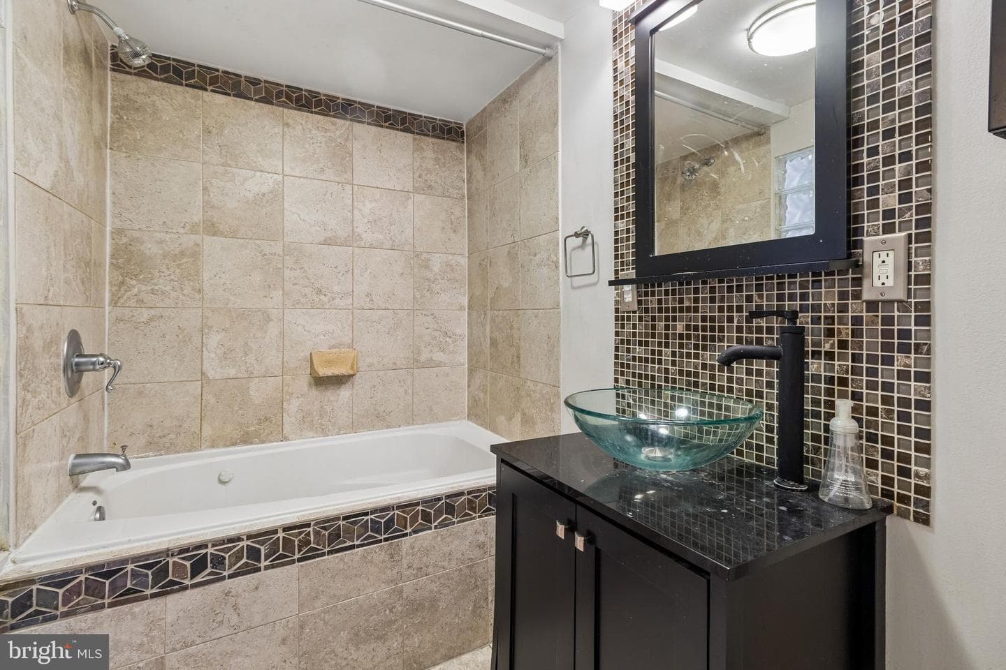 40 E Barney Street photo 21